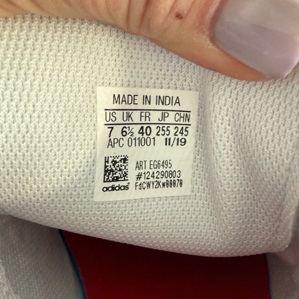 Stan smith with Red Heart Accents - Picture 3 of 7